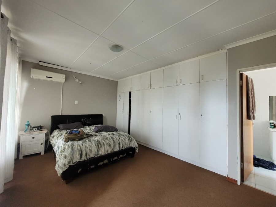 4 Bedroom Property for Sale in Wavecrest Eastern Cape